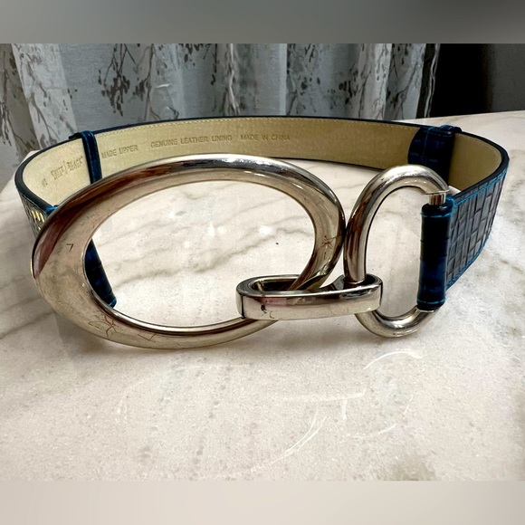 White House Black Market bright blue patent leather belt w/ Silver Buckle - Picture 6 of 6
